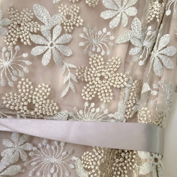 COPY - TAHARI Women's Sleeveless Embroidered Lace. Size 6. New with tags - NEVE… - Picture 6 of 12